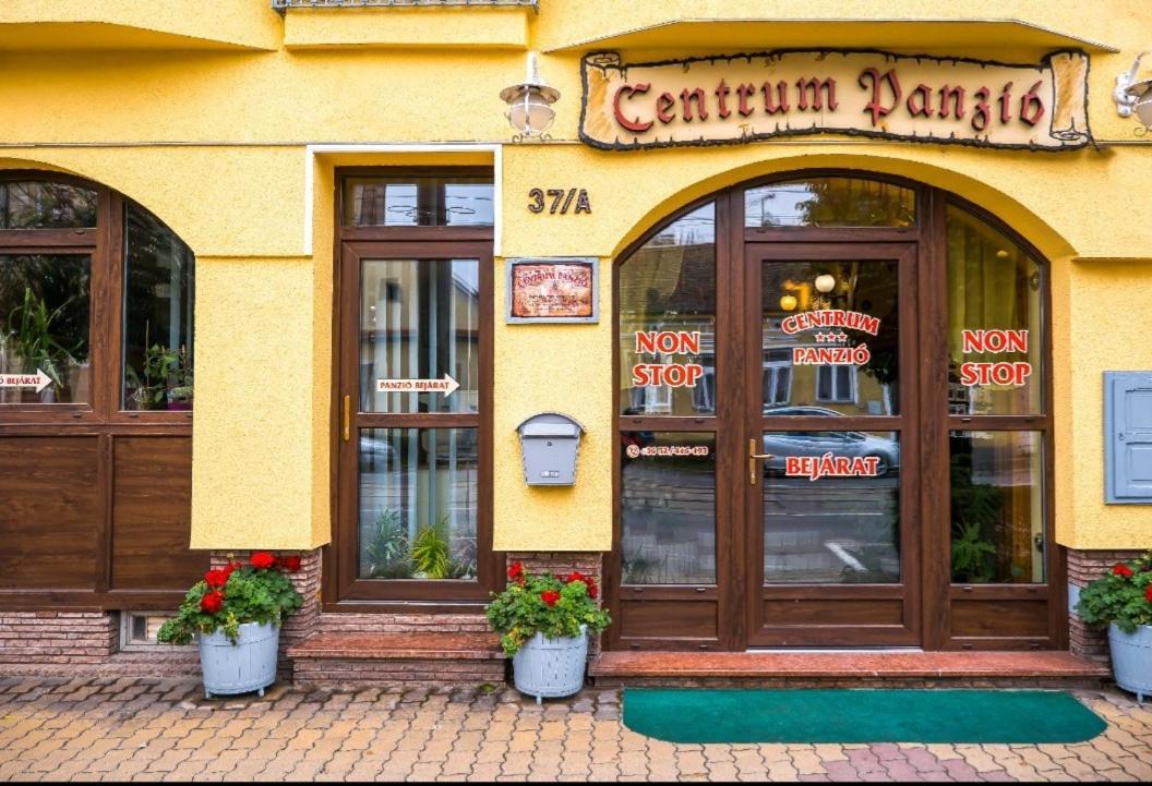 Centrum Panzio Debrecen Buitenkant foto