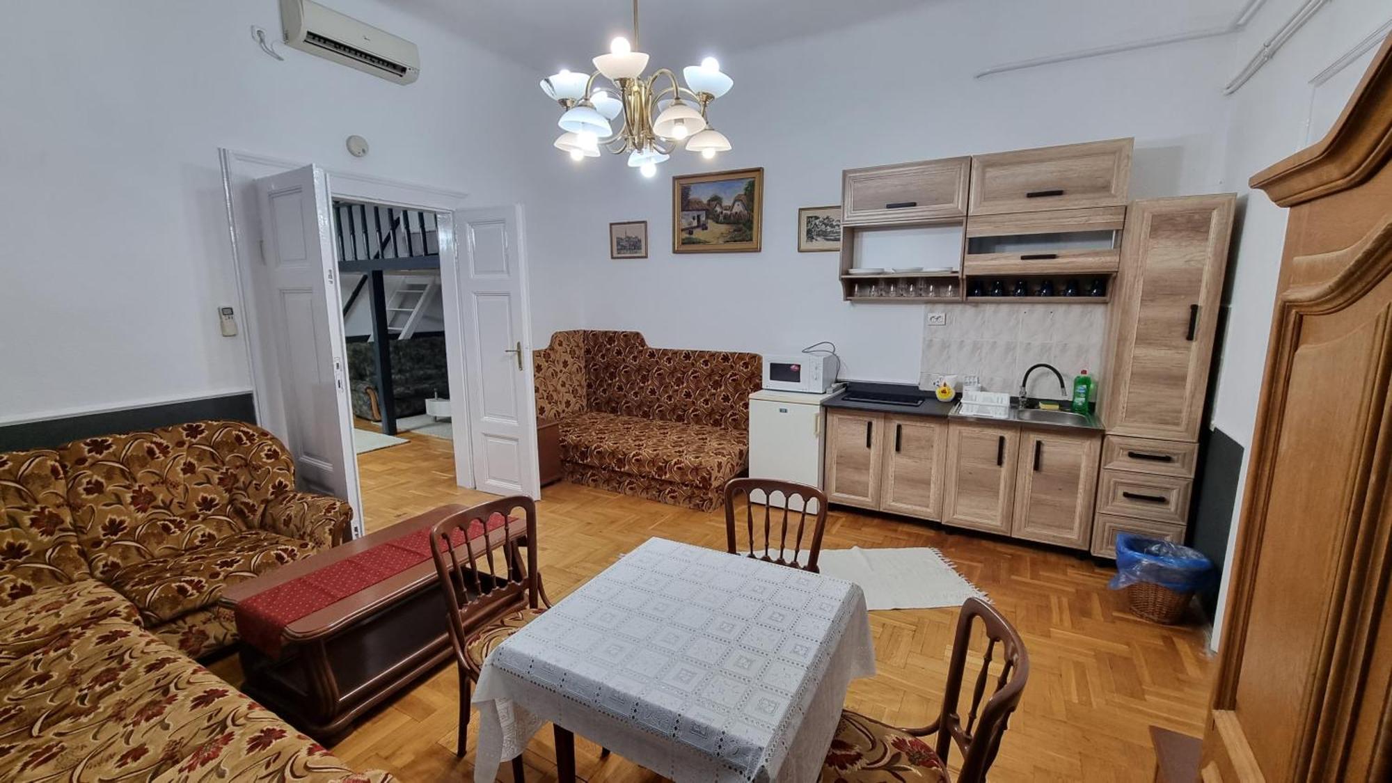 Centrum Panzio Debrecen Buitenkant foto
