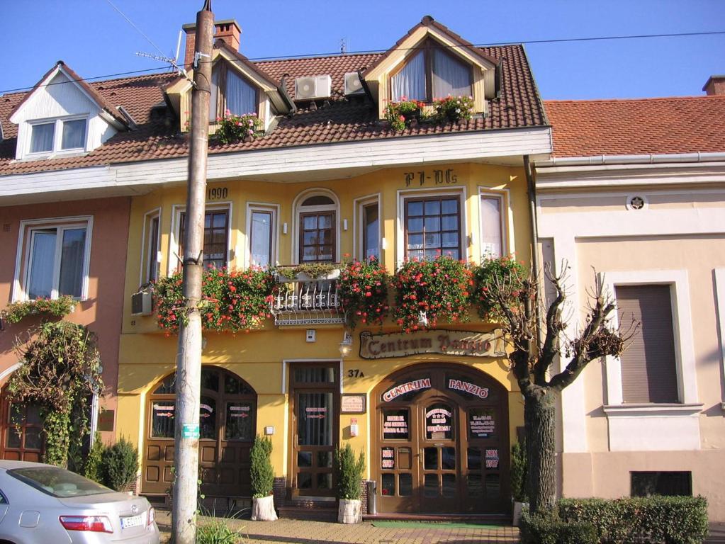 Centrum Panzio Debrecen Buitenkant foto